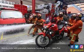 Trenggalek, provinsi jawa timur, indonesia. Petugas Pemadam Kebakaran Tak Libur Lebaran Tetap Bersiaga Jpnn Com