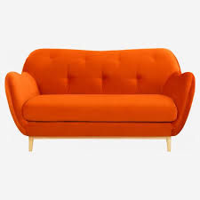 Le canapé 2 places design est le produit idéal pour un agencement décontracte dans tout les types d'univers décoratifs. Melchior 2 Sitzer Sofa Aus Samt Orange Design By Adrien Carves Habitat Habitat