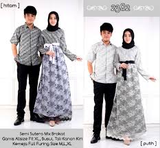 Baju couple untuk acara tunangan, baju couple lamaran muslimah, baju lamaran couple hijab, inspirasi baju tunangan, baju couple kebaya modern kebaya couple muslim berbahan brokat warna. Model Gamis Batik Brokat Couple