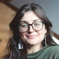 Alicia Meek's Instagram, Twitter & Facebook