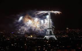 Chaque année, au soir du 14 juillet, paris offre un somptueux feu d'artifice à l'occasion de la fête nationale de la france. 14 Juillet La Tour Eiffel Va Cracher Le Feu Le Parisien