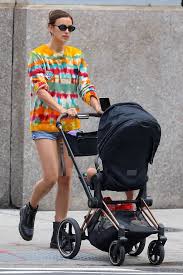 She dated soccer star cristiano ronaldo in 2010 after the two met in 2015, she began dating actor bradley cooper. Irina Shayk With Her Daughter Lea In New York Gotceleb