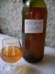 Liqueur Aux Noyaux De Fruits Liqueur Bouteille De Vin Recettes A Base D Alcool