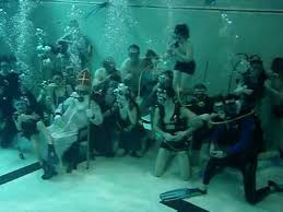 St Nicolas 2009 Du Zanclus A La Piscine De Quaregnon Youtube