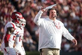 Jennifer hielsberg is the celebrity spouse of an american football coach who is the head coach for the university of illinois, bret bielema. Bret Bielema Hired As Illinois Head Football Coach Al Com