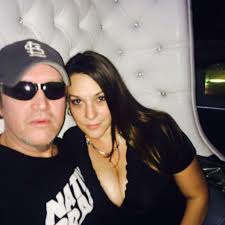 How to choose which sports card to keep when having two of the same card  with different grades?