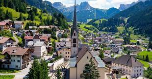 Val gardena alta pusteria (hochpustertal) antholzertal (valle die anterselva) eggental valley (val d'ega) eisacktal in the val gardena, you can look forward to 178 kilometres of slopes: Val Gardena In The Dolomites Italy