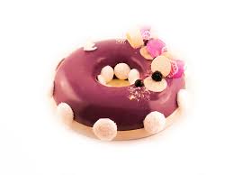 Couronne Fruits Rouge Coco Biscuit Financier Framboise Mousse Coco Cremeux Fraise Confit Fruits Rouge Meringue Coco Glacage Brillant Gebak Lekker