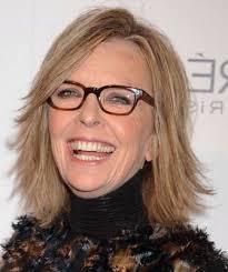 омолаживающие стрижки стрижки для женщин после 50 лет с круглым лицом Omolazhivayushie Zhenskie Strizhki Foto Strizhek Omolazhivayushih Lico Posle 40 50 I 60 Let Ukladki Dlya Volos Srednej Dliny Volosy Srednej Dliny Dlinnye Volosy