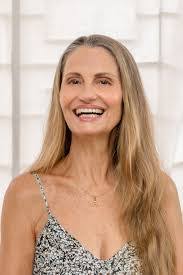 Maria Antunes's Instagram, Twitter & Facebook