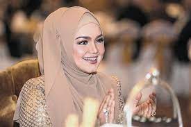 Akubidadarisyurgamu #sitinurhaliza #manifestivalsiticoncert konsert virtual manifestival siti x hotkool original. Siti Is Most Followed Star On Instagram In M Sia The Star
