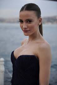 Serenay Sarikaya Fotolari Serenay Sarikaya Fotograflari In 2020 Beautiful Celebrities Turkish Women Beautiful Celebrities