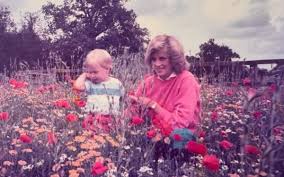Príncipe William publica foto rara com princesa Diana: 'Lembrando da minha mãe, hoje e todos os dias'