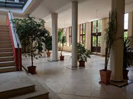 Guests can prepare their own meals at the apartment, or visit one of the many restaurants in the area. 3 Zimmer Wohnung Zum Verkauf Holbeinstrasse 14 04229 Leipzig Schleussig Mapio Net