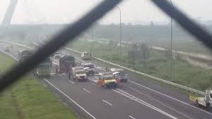 Download your search result mp3, or mp4 file on your mobile, tablet berapa gaji sopir truk cabe? Dua Truk Tabrakan Di Tol Solo Ngawi Seorang Kernet Tewas Tribunnews Com Mobile