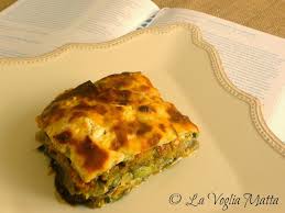 La moussaka è un piatto tipico della cucina greca, molto sostanzioso e appetitoso e ricco di ingredienti, tra cui carne d'agnello, formaggio, melanzane. La Voglia Matta Cucina Greca Moussaka Di Verdure Di Vefa