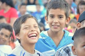 Gianni Ramírez festeja a los niños de Tepic