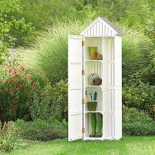 Se si dispone di un terrazzo, o anche di un giardino non necessariamente grande, si potrebbe aver bisogno di un armadio da esterno in legno, sia per riporre utensili ed attrezzi, sia per avere un complemento d'arredo sempre di moda. Armadi In Legno Da Giardino Armadi Giardino Armadi Da Giardino In Legno