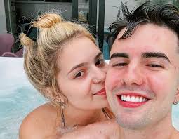 Nunca um banho foi tão comentado na internet e a notícia urgente rodou pelo twitter. Namorado Diz Que Nao Pede Viih Tube Em Casamento Por Timidez Folha Pe