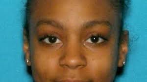 Karissa Warren's Instagram, Twitter & Facebook