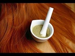 Kina Ile Sac Nasil Boyanir Ve Nasil Renk Elde Edilir Youtube 2020 Boyali Sac Sac Saglikli Sac