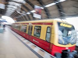 Tłumaczenia dla hasła „wann fährt der nächste zug nach w niemiecko » angielski słowniku (przełącz na angielsko » niemiecki). S Bahn Berlin De