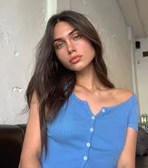 Pin By Leah Rose On Fash Brown Hair Green Eyes Girl Brown Hair Blue Eyes Girl Brown Hair Green Eyes