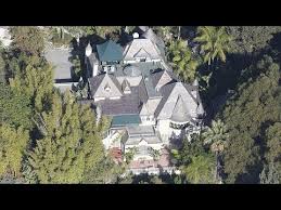 Many larger vehicles would have difficulty with the narrow streets. X17 Exclusive Video Of Johnny Depp S Los Feliz House Where He Married Amber Heard Youtube