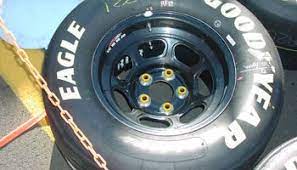 Most 17s and larger weigh more than 25lbs. Nascar Nextgen Wheels The Scientific Argument For A Single Lug Building Speed