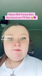 Hana Thompson's Instagram, Twitter & Facebook