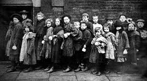 The images we have today of victorian women, clad in fine fabrics, grand dresses, bonnets and petticoats, are the clothes of the upper classes. Poor Victorian Girl Clothes Cheap Online
