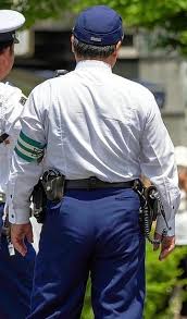 ふっくらしたお尻が可愛い 中年警察官の後ろ姿 男性警察官 警察官 ぽっちゃり男性
