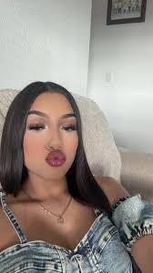 Ariel Comer's Instagram, Twitter & Facebook