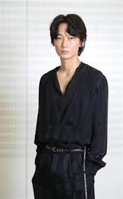 平成が終わる直前のダークヒーロー 平成が終わる直前だからこそ やれるものがある と意気込む 原作は平成１６年に発表された同名経済小説 バブル崩壊後の日本で 外資 メンズ ヘアスタイル 俳優 俳優 男性