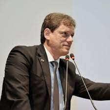 Engenheiro e atual ministro da infraestrutura de. Tarcisio Gomes De Freitas Sur Twitter Exato A Ferrograo Sera Complementar As Hidrovias Integracao Entre Os Modos De Transporte Mais Limpos Que Existem Em Favor Da Amazonia Https T Co Wabqareh0g