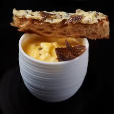 Recette L œuf A La Coque Mouillettes A La Truffe Noire Recette Recette Oeuf Truffe Comment Cuire Des Oeufs