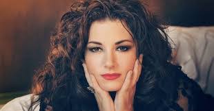 Mandy Burnett's Instagram, Twitter & Facebook