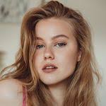 Nora Metz's Instagram, Twitter & Facebook