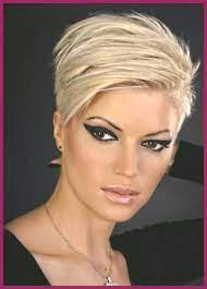 Stilvolle Pixie Haarschnitte Die Jede Frau Sehen Sollte Kurzhaarfrisuren Haarschnitt Frisur Langes Gesicht
