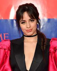 Si tes cheveux sont déjà coiffés sur un côté avec une raie c'est encore mieux, la frange de côté tombera naturellement dans ce mouvement ! Frange Effilee Looks Et Conseils Pour L Arborer En 2020