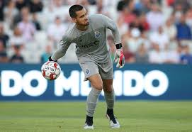 Diogo meireles costa (born 19 september 1999) is a portuguese footballer who plays for fc porto as a goalkeeper. Tribuna Expresso Grandes Jogos Diogo Costa Fora Dos Convocados Para Defrontar O Chelsea