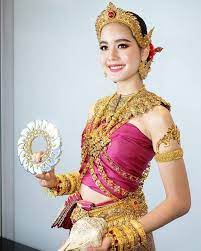2539 เริ่มเข้าวงการบันเทิงจากการติด 1 ใน 7 การประกวด smile kids บนเวทีไทยซุปเปอร์. Thailand à¸™à¸²à¸‡à¸ªà¸‡à¸à¸£à¸²à¸™à¸• à¸— à¸‡à¸©à¸°à¹€à¸—à¸§ æ½'æ°´ç¯€ ì†¡í¬ëž€ ã‚½ãƒ³ã‚¯ãƒ©ãƒ³ Thungsathevi Thailandische Mode Thailandisches Kleid Traditionelle Mode
