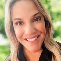 Kelly Eggert's Instagram, Twitter & Facebook