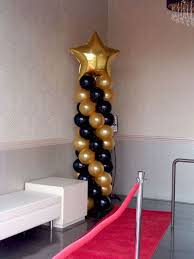 Themed party decorations are available, or i can make custom decorations for your theme including centerpieces and balloon decor. Centros De Mesa Para Graduacion De Preescolar Buscar Con Google Hollywood Party Theme Hollywood Party Decorations Hollywood Party