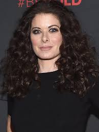 Debra messing net worth, biography, movies, tv shows, husband, weight loss, hair | the american actress, debra lynn messing is quite famous for her tv shows. Debra Messing Says A Director Insulted Her Appearance On Set Self