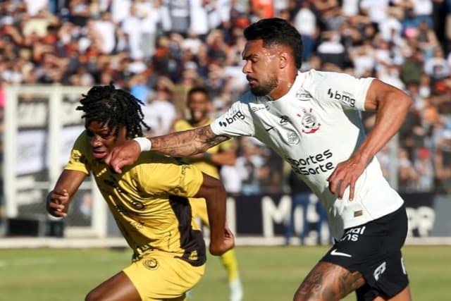Corinthians sai na frente, mas leva empate do Cascavel em amistoso no Paran&aacute; - Revista PLACAR