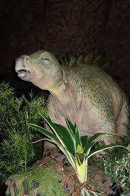 The jurassic jungle boat ride floats you down a river through mysterious jungles infested with dinosaurs. This Was In A Crappy Jurassic Jungle Boat Ride In Pigeon Forge Why Does This Animatronic Look So Framiliar Jurassicpark