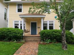 The front of this recently $1,300 home for rent in atlanta, georgia. Pin On Listings Sales