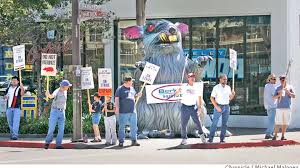 Union standoff at auto dealer