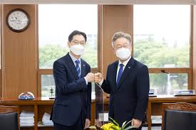2010년 부터 3년 간 건동대학교 스포츠과학부 교수 로 일했다. ì¹œë¬¸ ê¹€ê²½ìˆ˜ íšŒë™í•œ ì´ìž¬ëª… ì›íŒ€ìœ¼ë¡œ ë‹¹ë©´í•œ íŒŒë„ë¥¼ í•¨ê»˜ ë„˜ê² ë‹¤